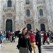 Soy una persona responsable , organizada y autoexigente, por lo que siempre intento dar el máximo en lo que hago.